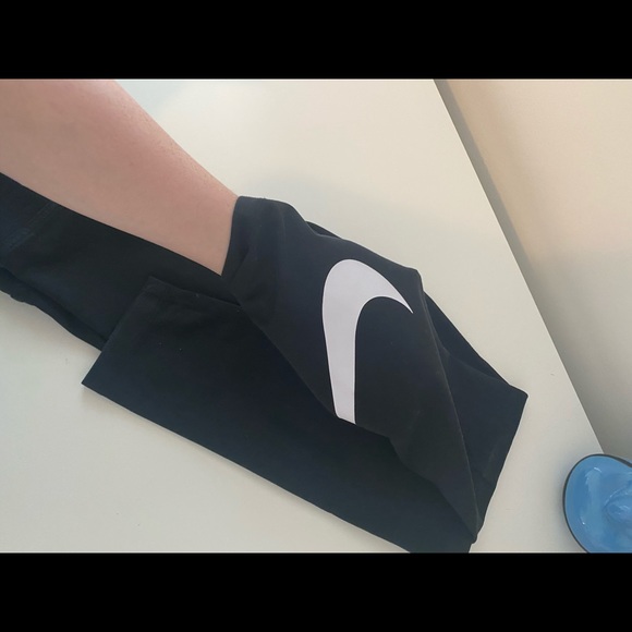 Nike Swoosh Black Leggings - Picture 4 of 5